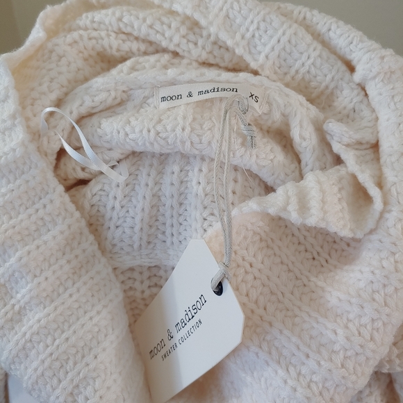 Moon & Madison Knitted Sweater  Size XS - Picture 4 of 5